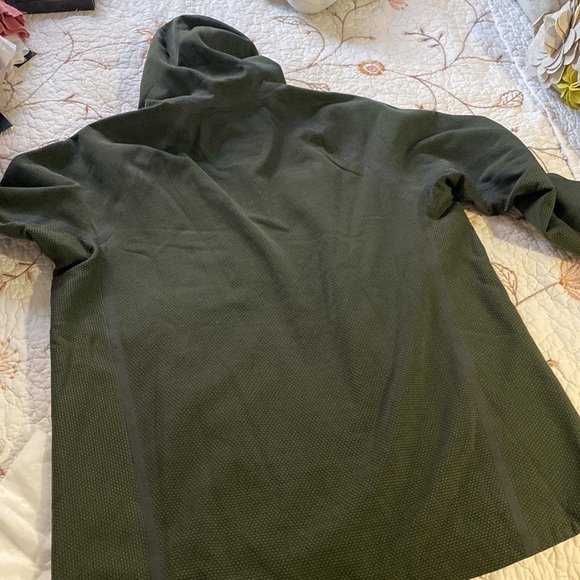 The North Face, army green zip up jacket, no tags but never used. SZ large - Picture 5 of 5